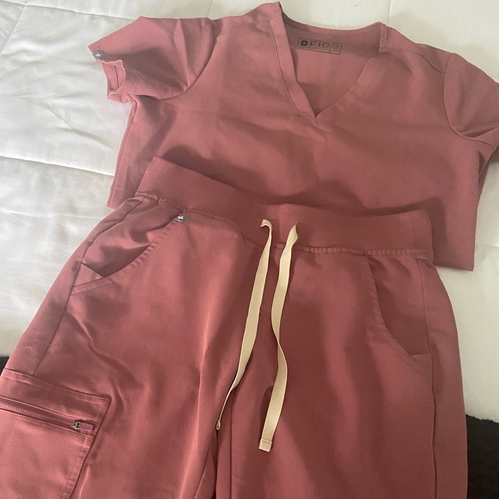 Figs xs mauve set